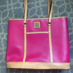 EUC Dooney & Bourke - raspberry colored leather tote
